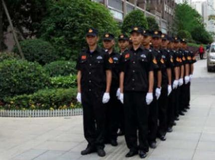 保安人員在停車場(chǎng)進(jìn)行工作時(shí)，需要負(fù)責(zé)什么呢？