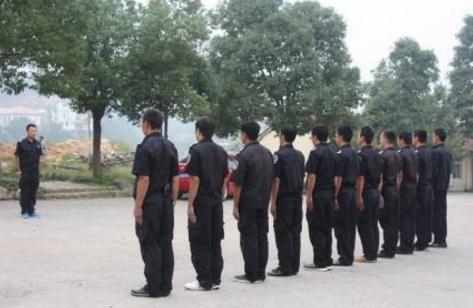 關(guān)于小區(qū)的門口物業(yè)保安的工作職責(zé)，有興趣的可以了解下